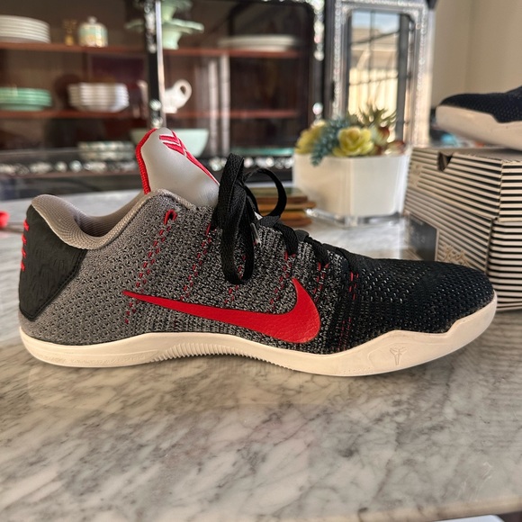 Kobe 11 used size 10 - Picture 3 of 11
